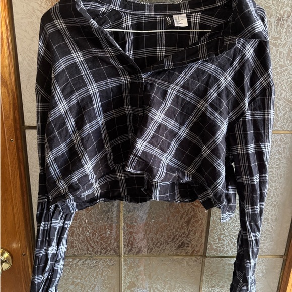 H&M DIVIDED 100% COTTON BLACK AND WHITE PLAID CROP TOP 20” PTP - Picture 6 of 7